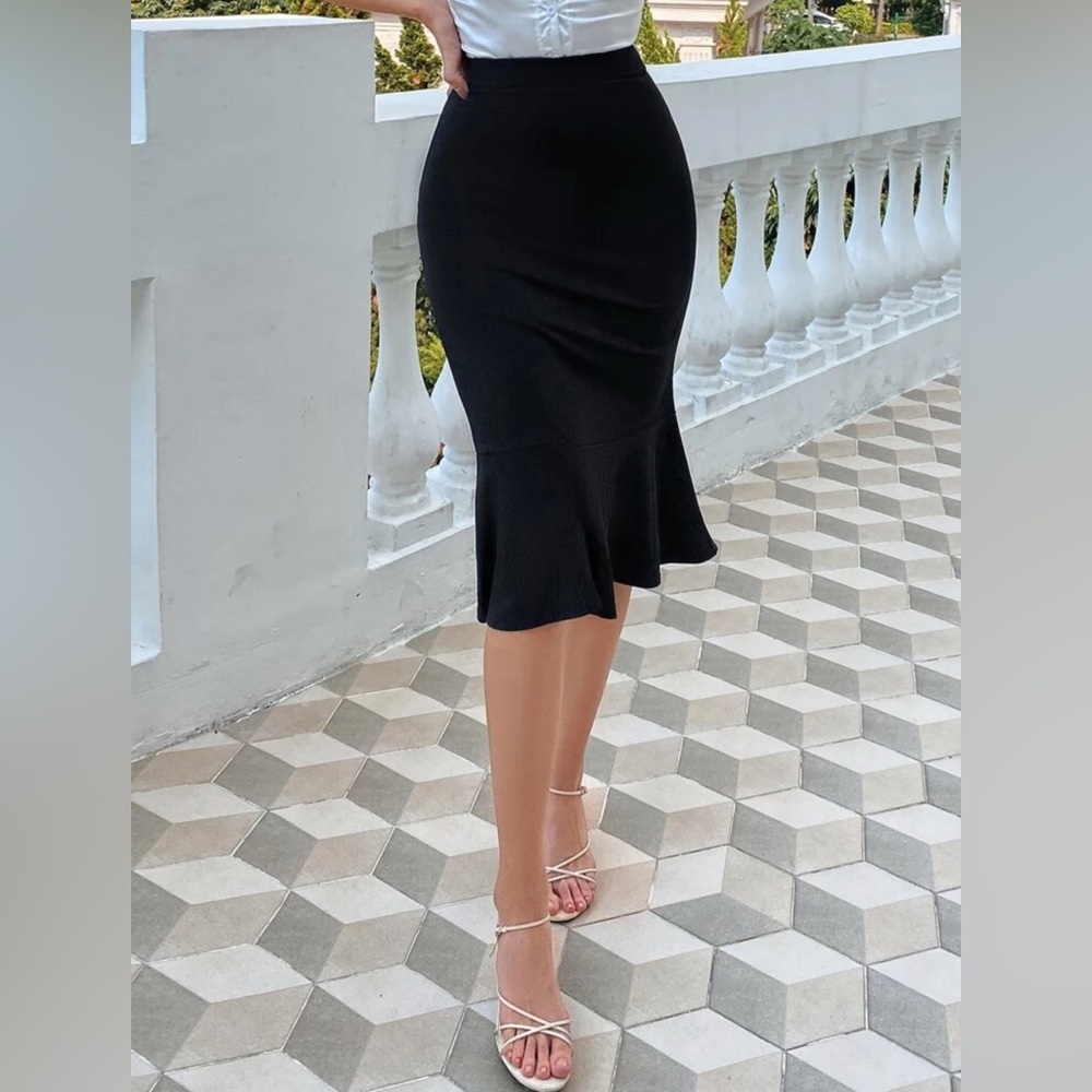 Frenchy Solid Mermaid Hem Skirt - Picture 3 of 3